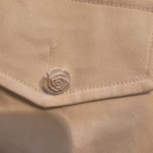 Tracy Evans White Shorts - Picture 5 of 5